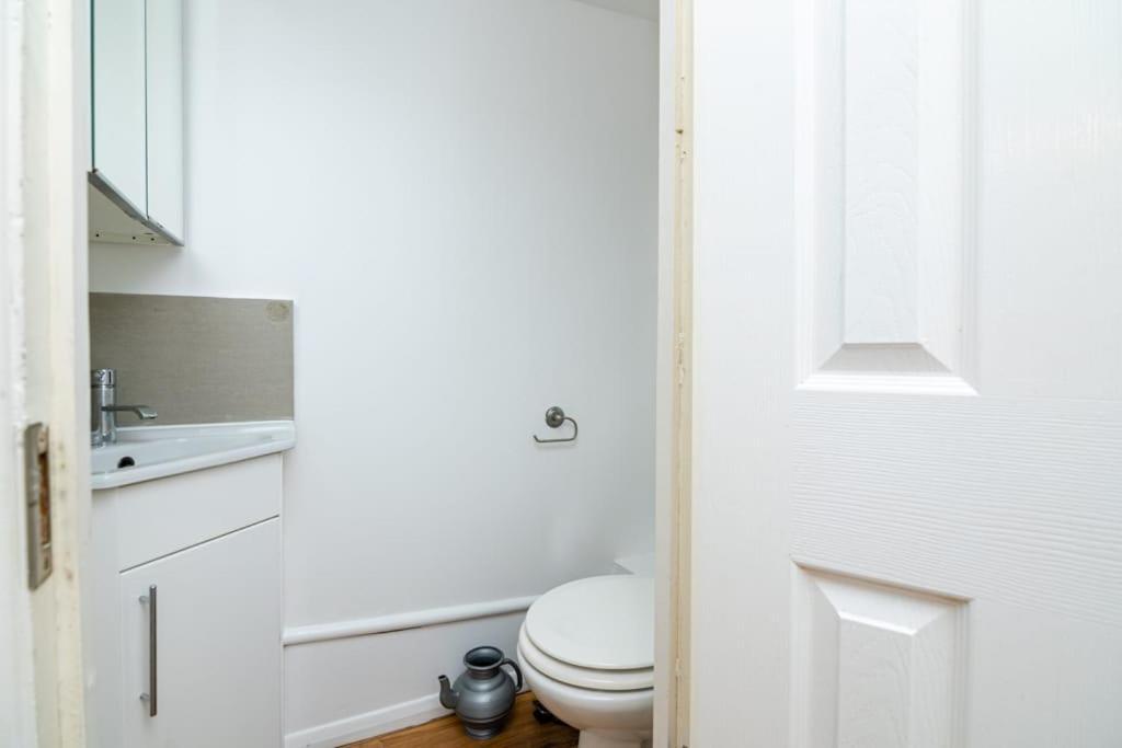 Comfortable New Refurbished Bedroom Affittacamere Londra