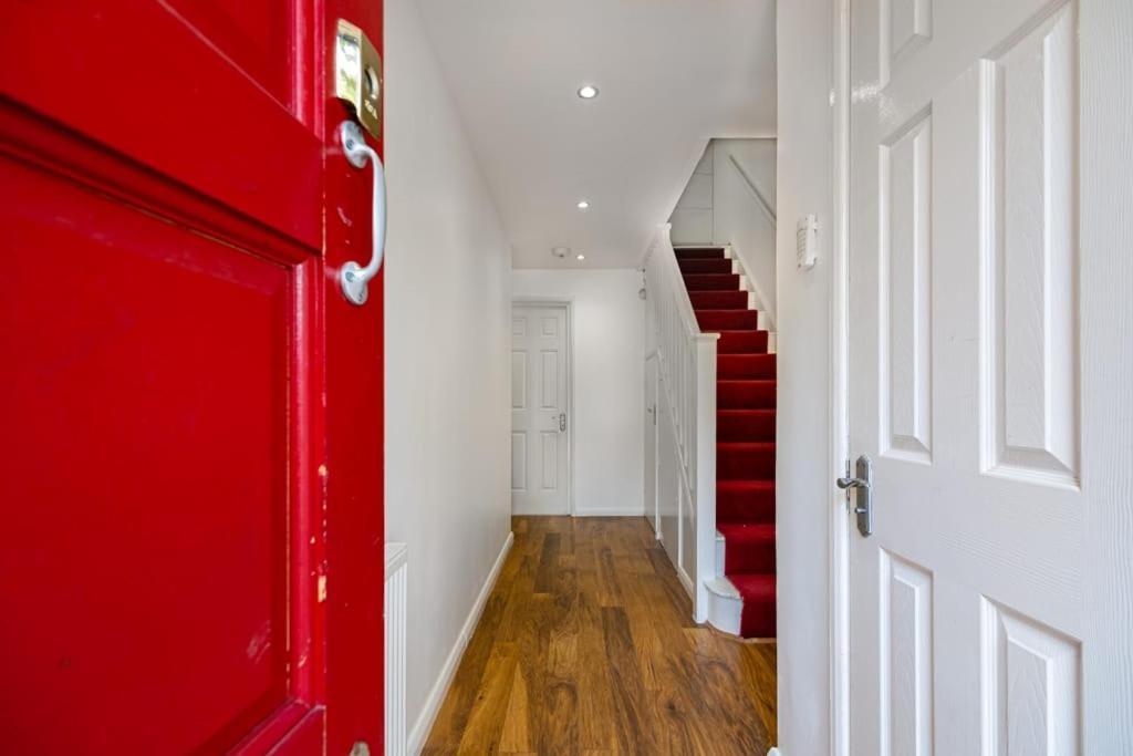 Comfortable New Refurbished Bedroom Londra